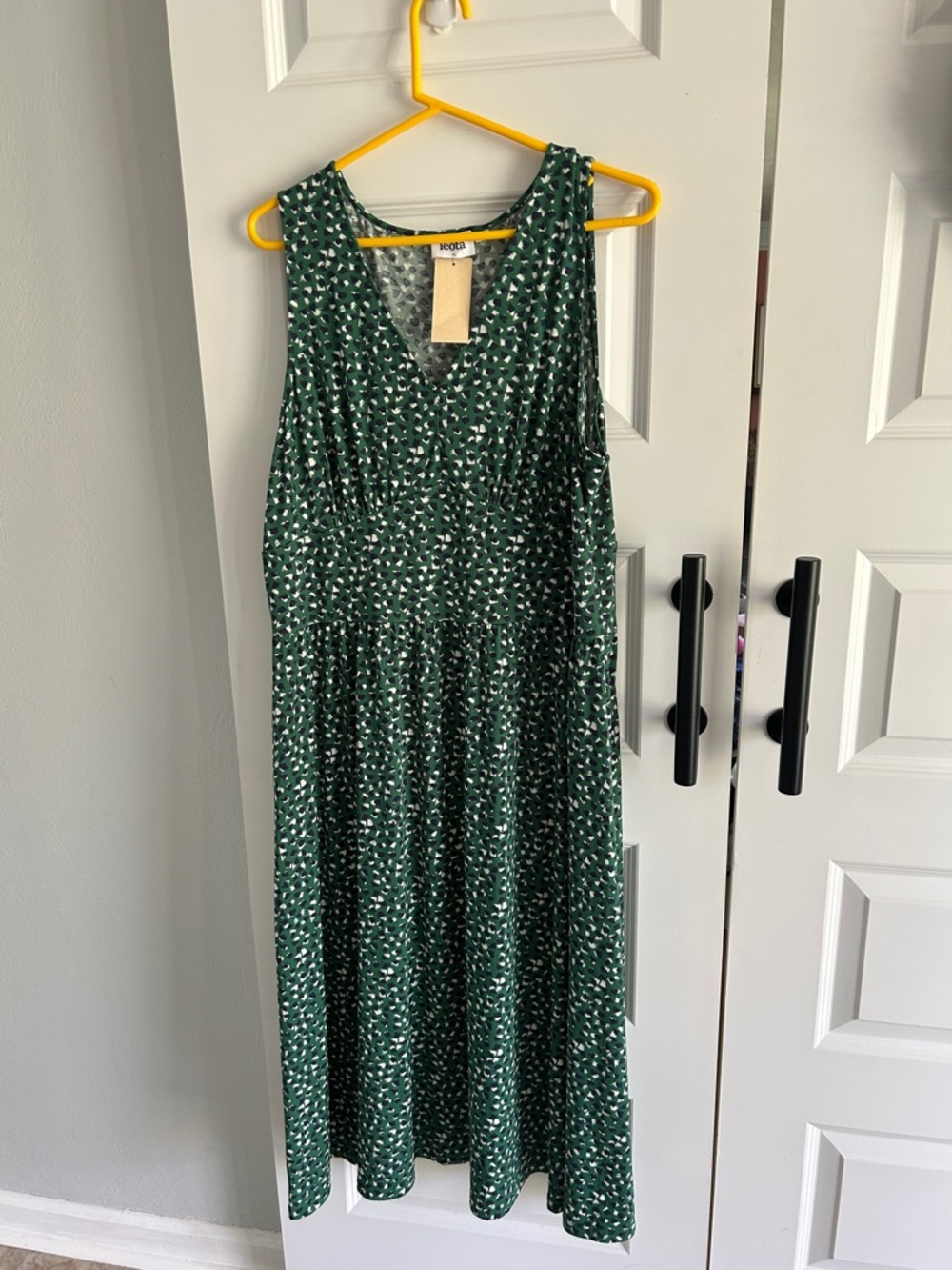 Green Printed V-Neck Sleeveless‎ Midi Dress -1X